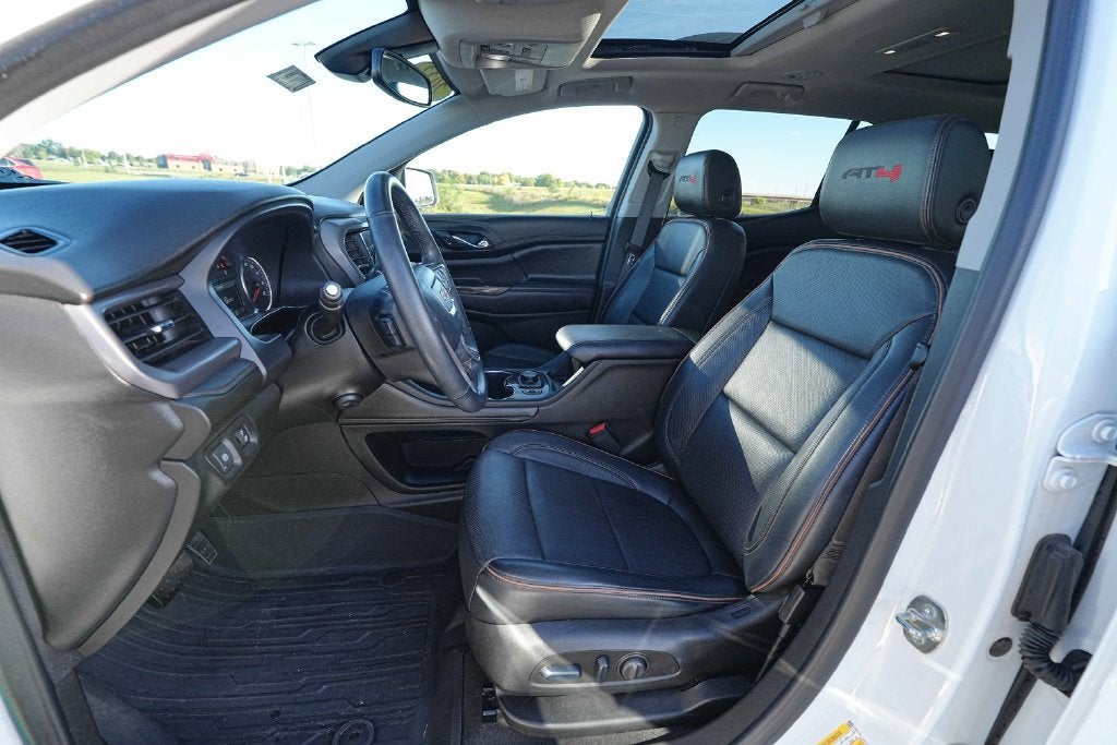 2023 GMC Acadia AT4