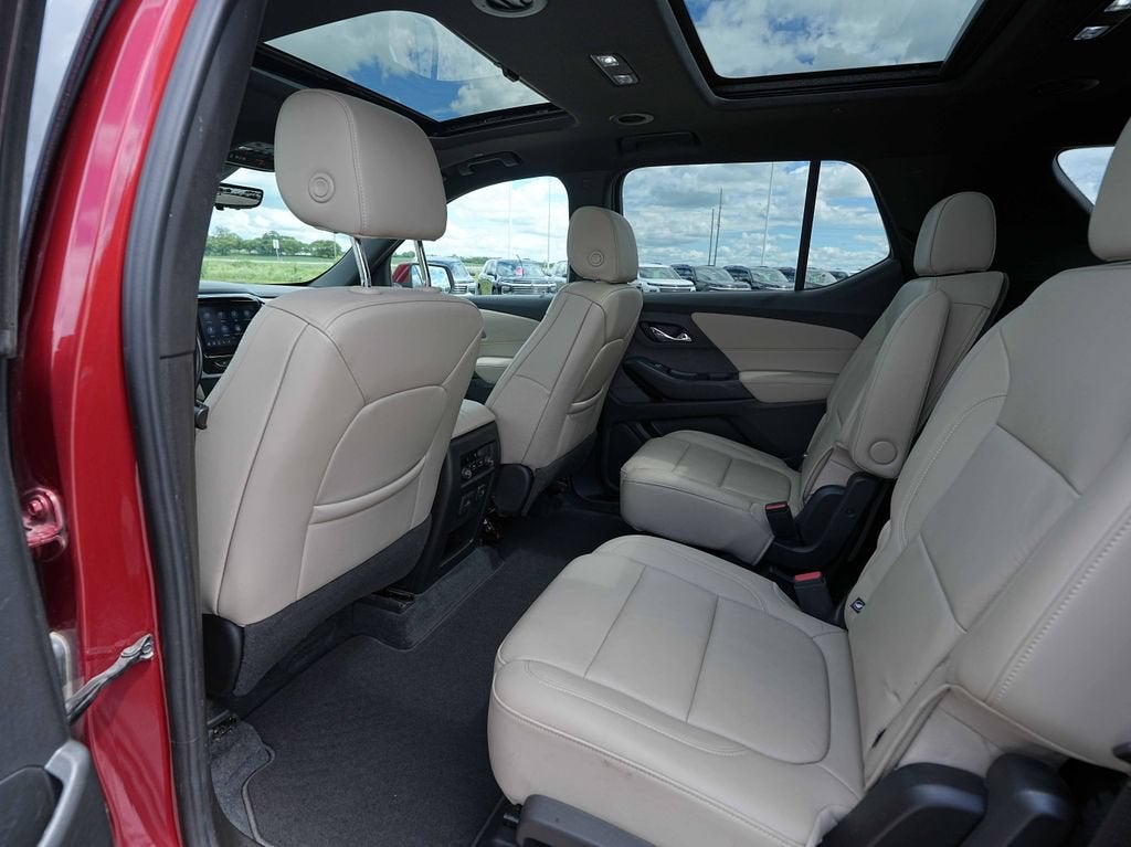2022 Chevrolet Traverse LT Leather