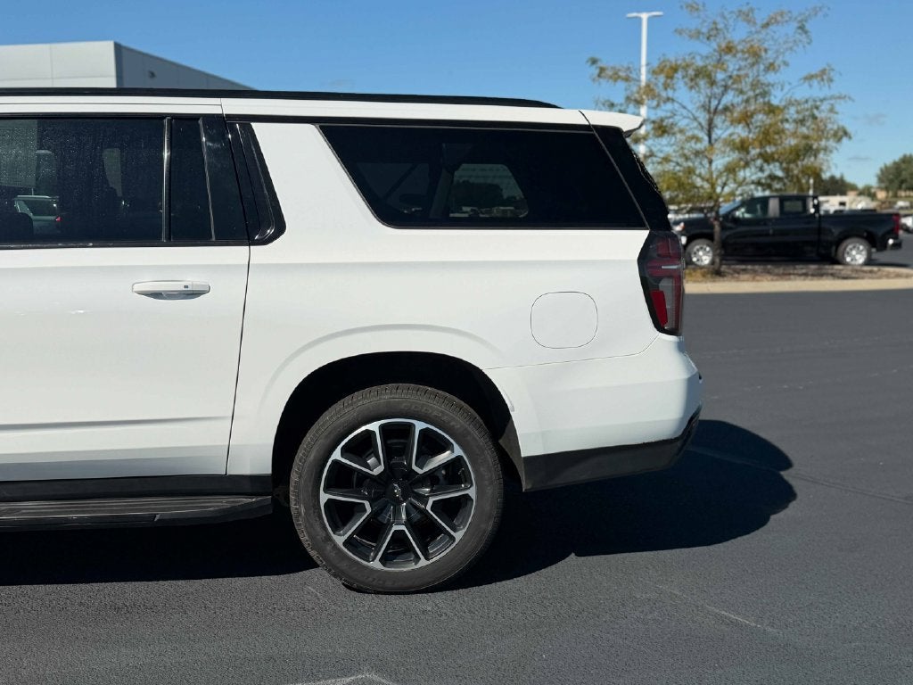 2023 Chevrolet Suburban RST