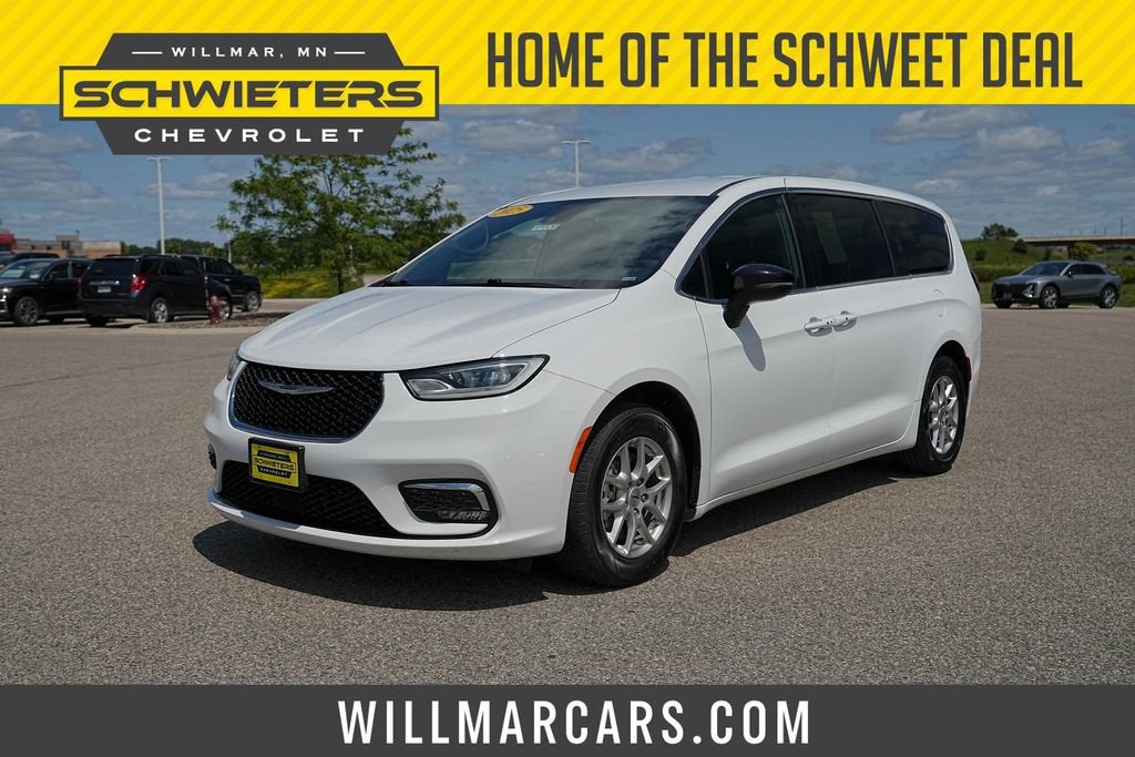 2025 Chrysler Pacifica Select