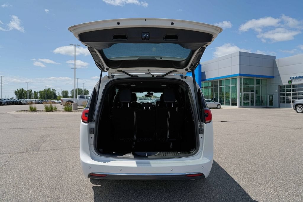 2025 Chrysler Pacifica Select