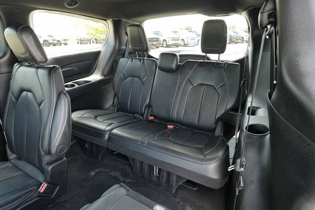 2025 Chrysler Pacifica Select