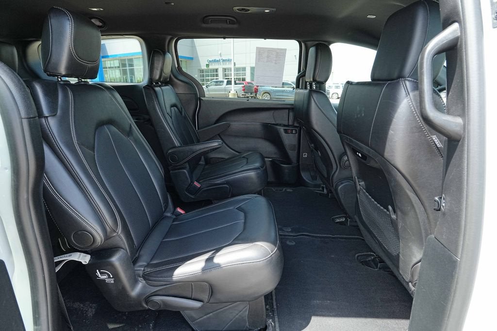 2025 Chrysler Pacifica Select