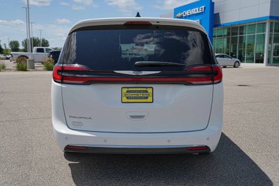 2025 Chrysler Pacifica Select