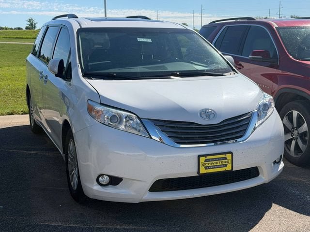 2016 Toyota Sienna XLE