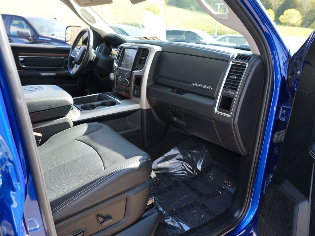2018 RAM 1500 Laramie Crew Cab 4x4 6'4" Box