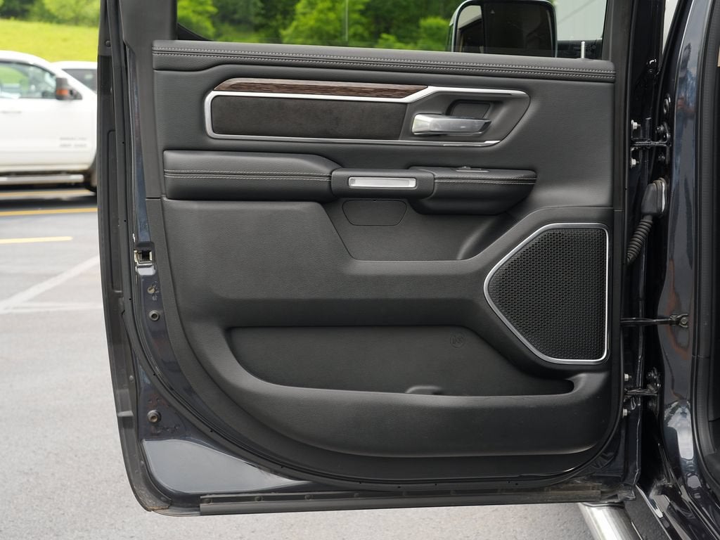 2019 RAM 1500 Laramie Crew Cab 4x4 5'7" Box