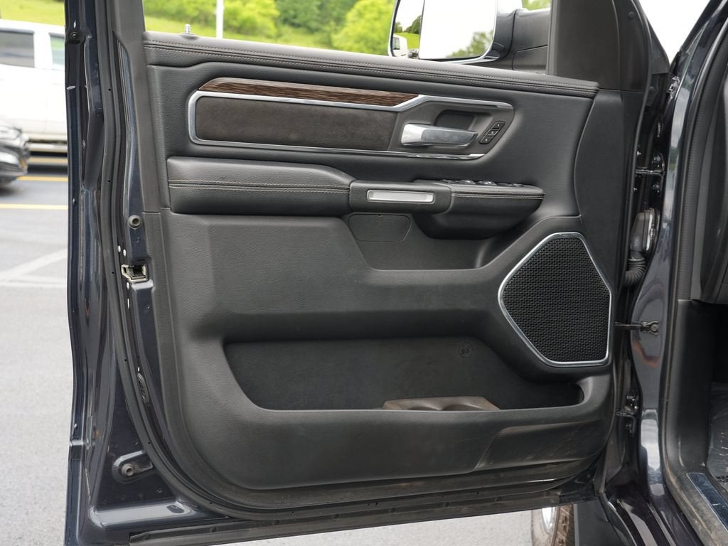 2019 RAM 1500 Laramie Crew Cab 4x4 5'7" Box