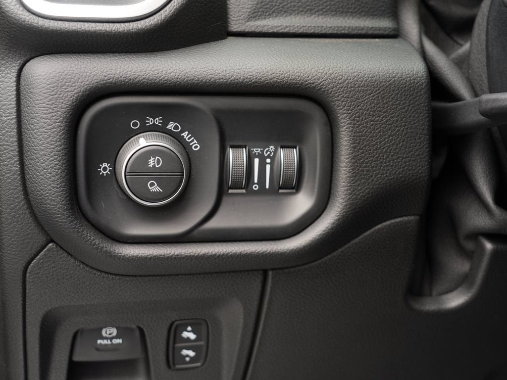 2019 RAM 1500 Laramie Crew Cab 4x4 5'7" Box