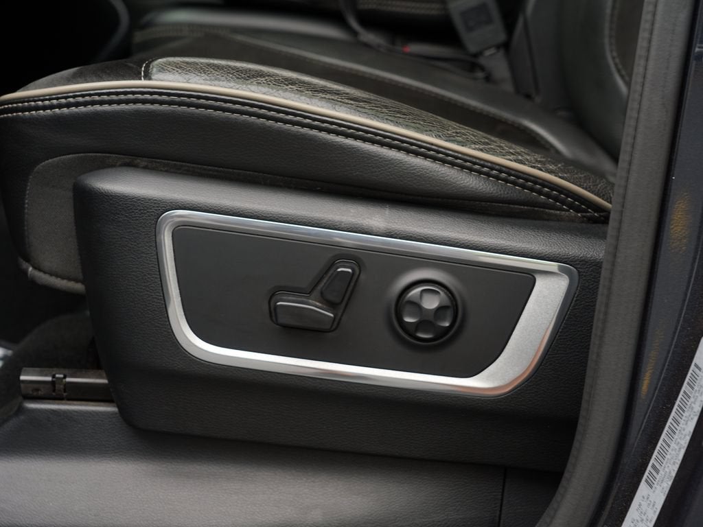 2019 RAM 1500 Laramie Crew Cab 4x4 5'7" Box