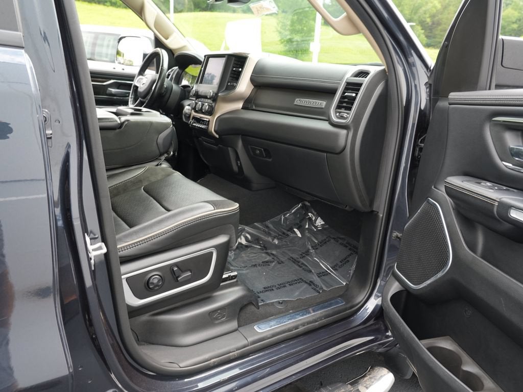2019 RAM 1500 Laramie Crew Cab 4x4 5'7" Box