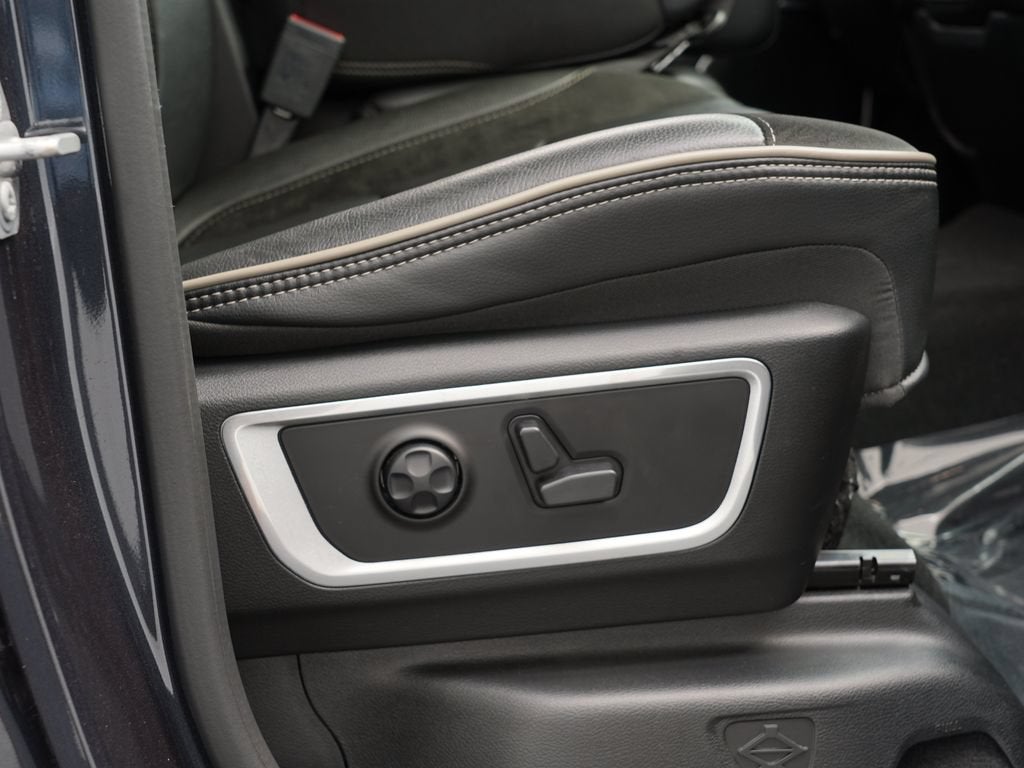 2019 RAM 1500 Laramie Crew Cab 4x4 5'7" Box