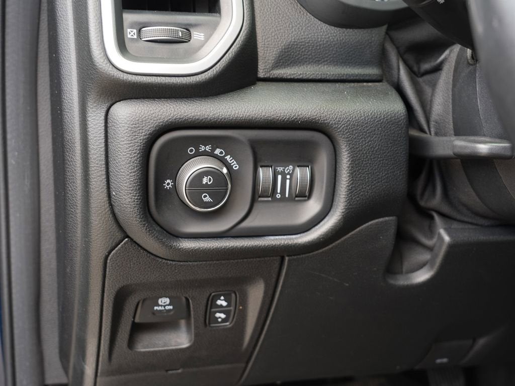 2020 RAM 1500 Laramie Crew Cab 4x4 6'4" Box