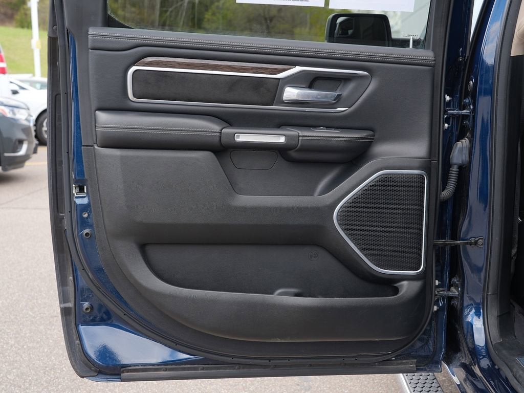 2020 RAM 1500 Laramie Crew Cab 4x4 6'4" Box