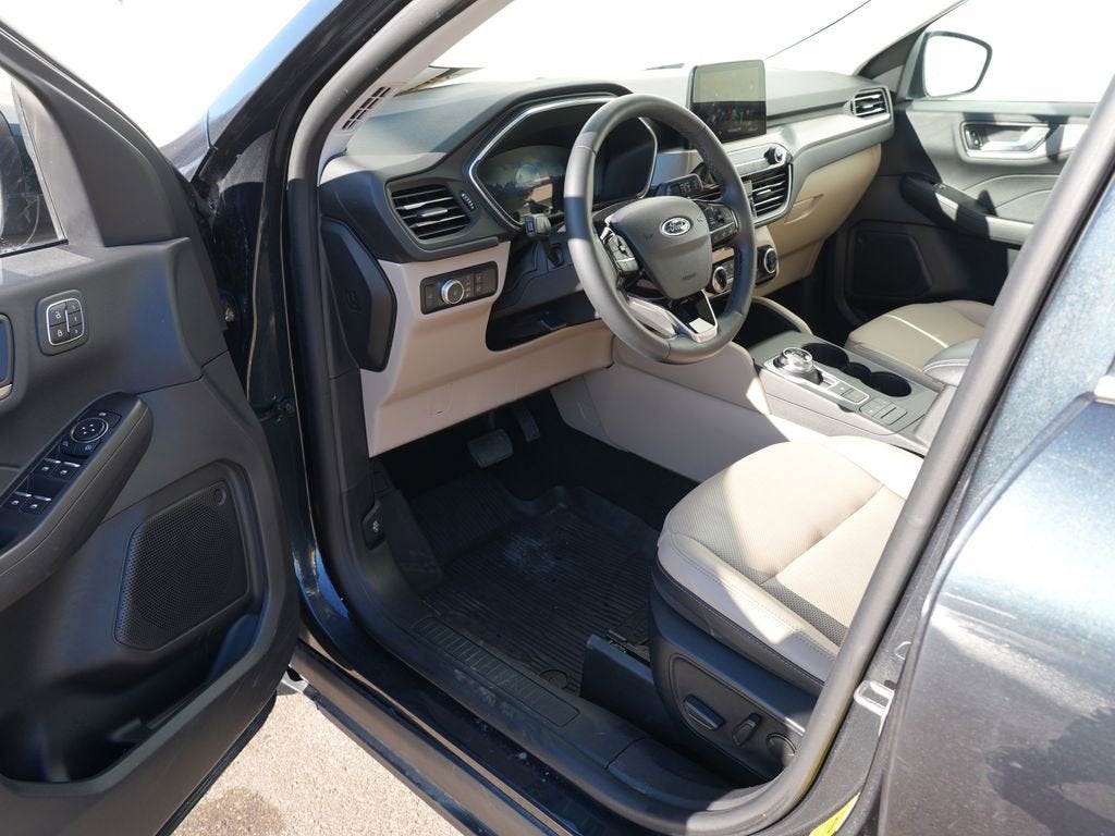 2022 Ford Escape Titanium