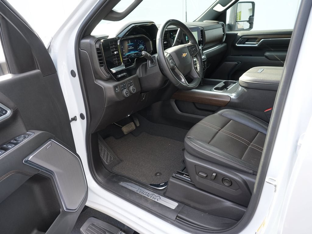 2025 Chevrolet Silverado 3500 HD High Country