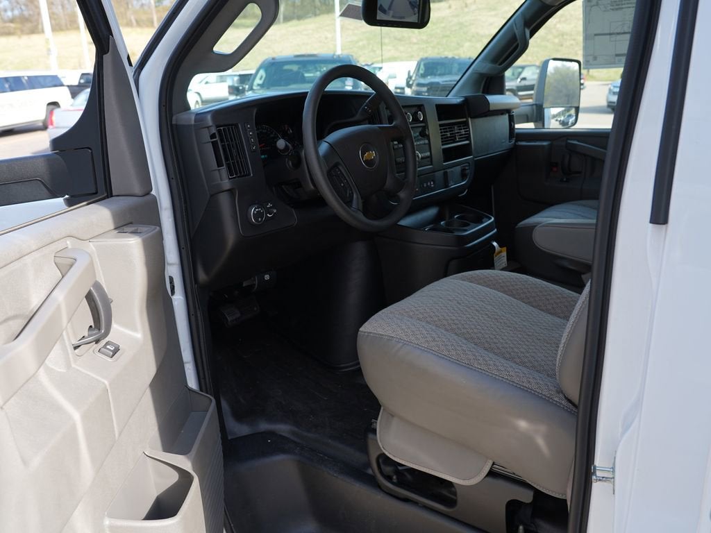 2026 Chevrolet Express Cutaway 3500 1WT