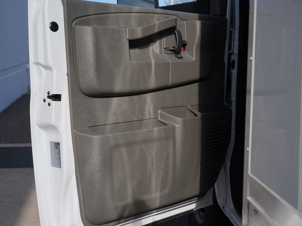 2026 Chevrolet Express Cutaway 3500 1WT