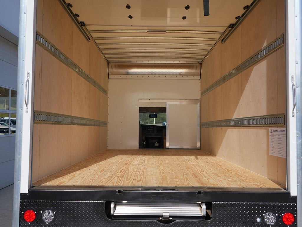 2026 Chevrolet Express Cutaway 3500 1WT