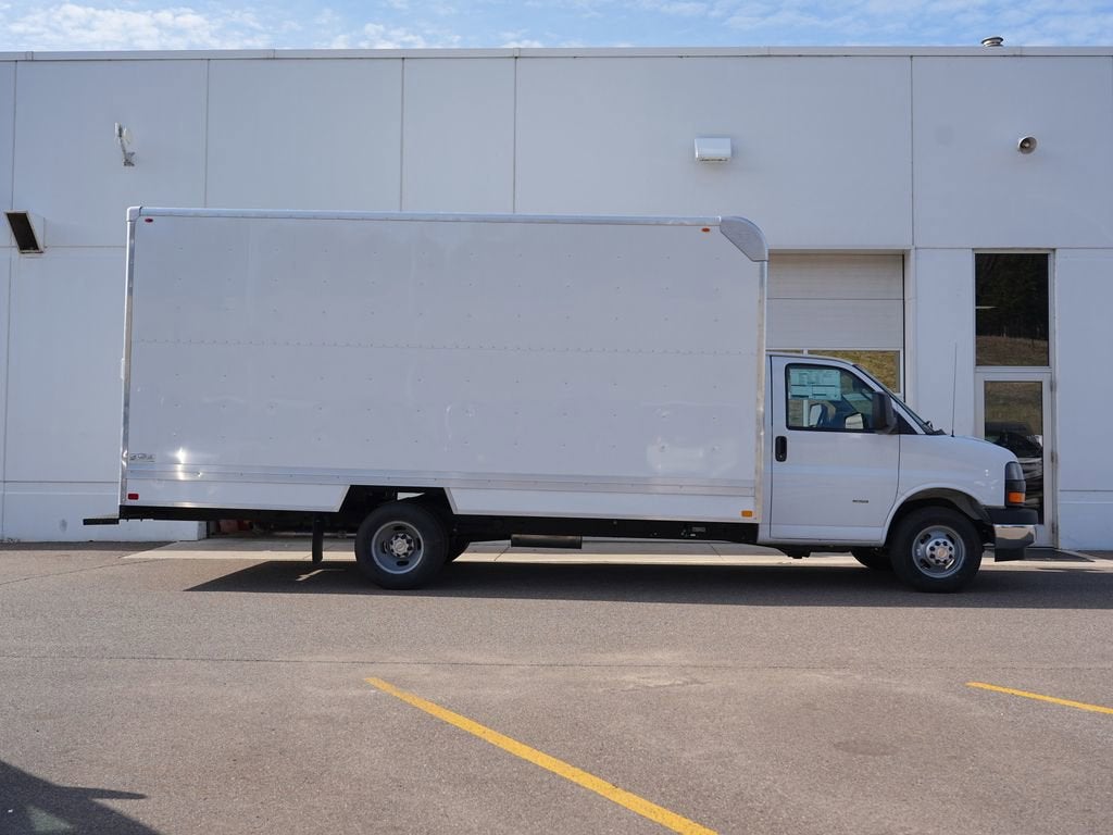 2026 Chevrolet Express Cutaway 3500 1WT