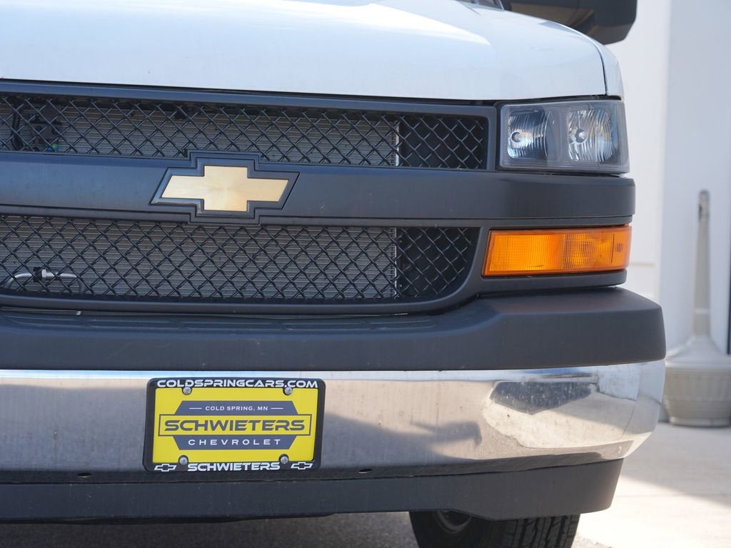 2026 Chevrolet Express Cutaway 3500 1WT