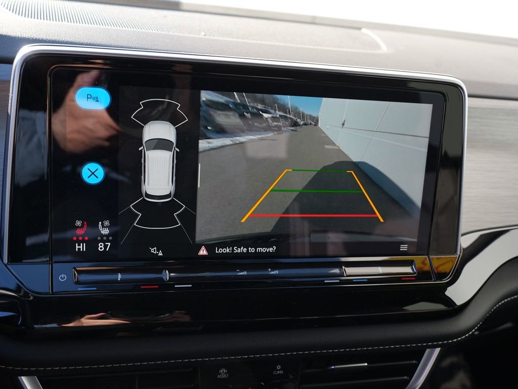 2025 Volkswagen Atlas Cross Sport 2.0T SE w/Technology