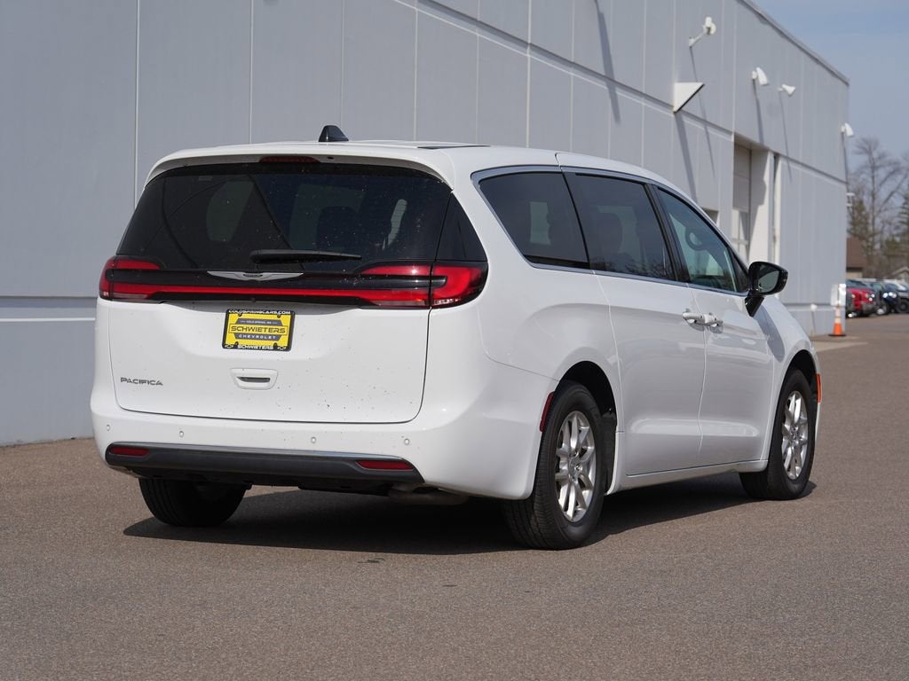 2025 Chrysler Pacifica Select