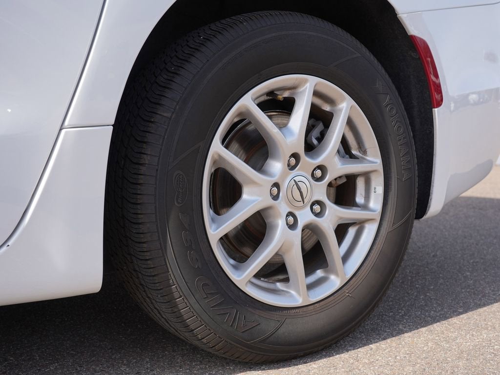 2025 Chrysler Pacifica Select