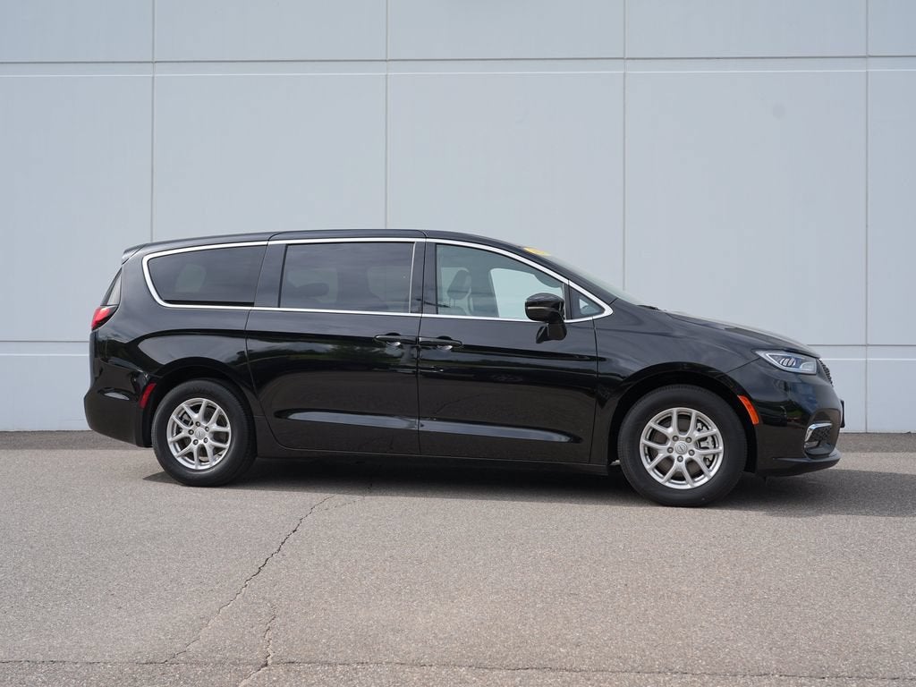 Used 2025 Chrysler Pacifica Select with VIN 2C4RC1BG0SR575013 for sale in Cold Spring, Minnesota