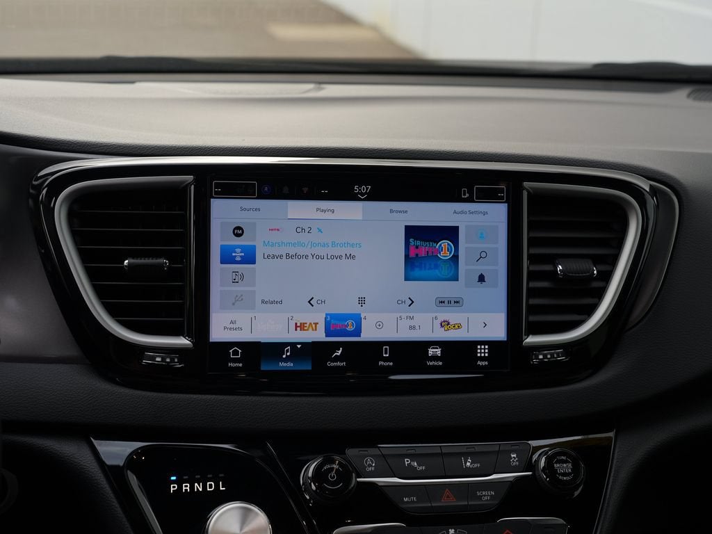 2025 Chrysler Pacifica Select