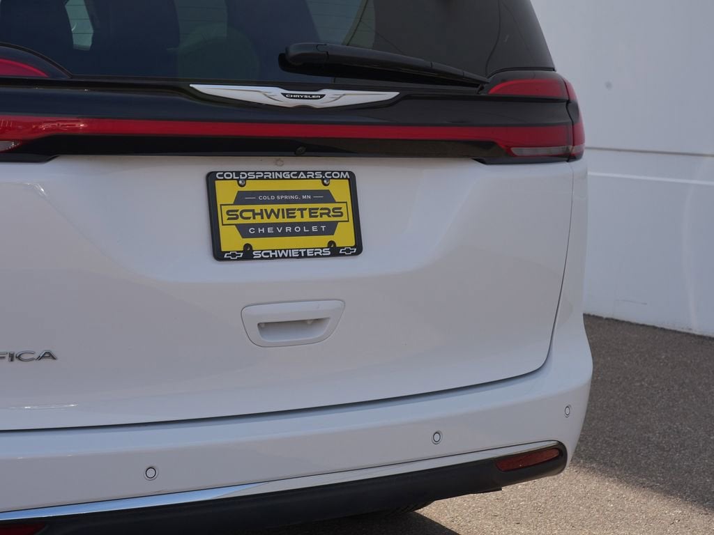 2025 Chrysler Pacifica Select