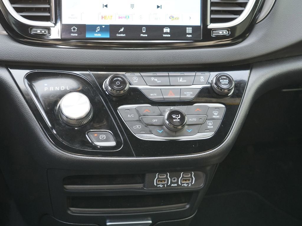 2025 Chrysler Pacifica Select