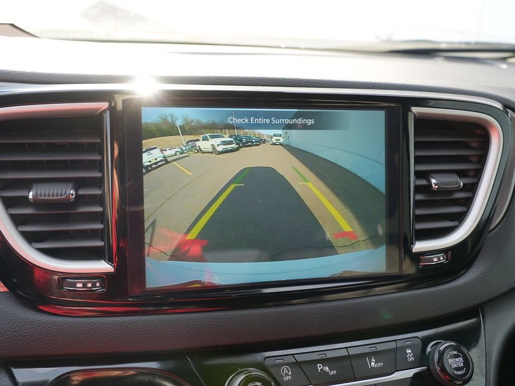 2025 Chrysler Pacifica Select