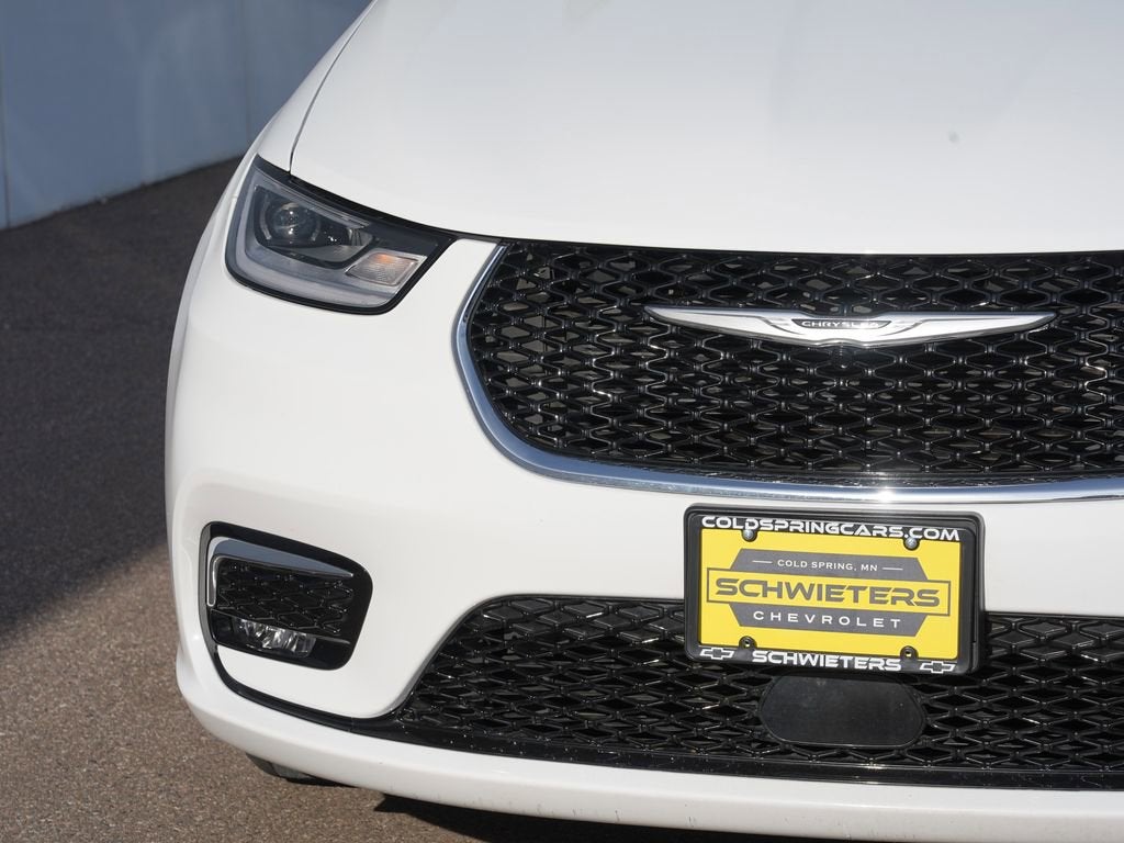 2025 Chrysler Pacifica Select