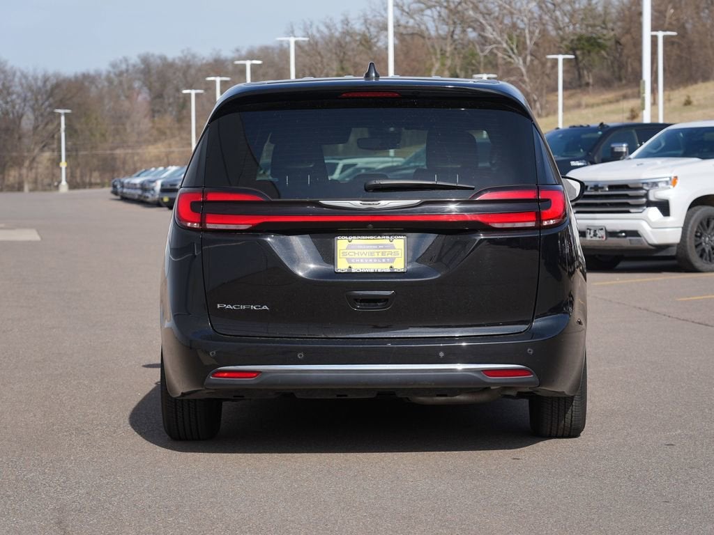 2025 Chrysler Pacifica Select