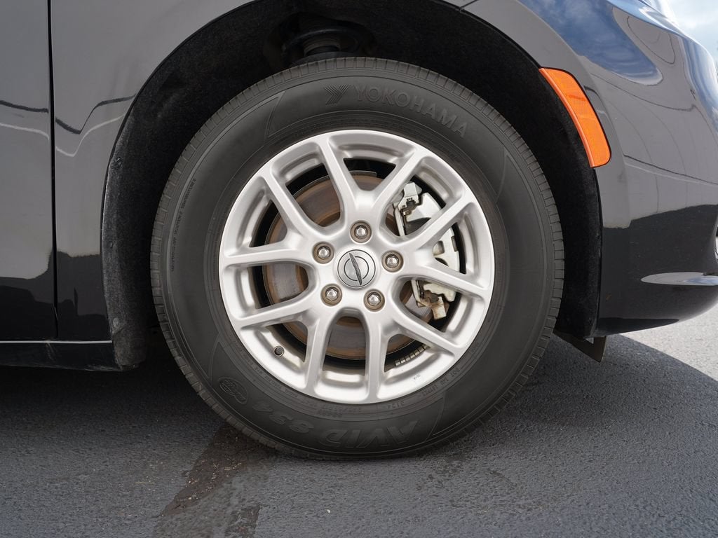 2025 Chrysler Pacifica Select