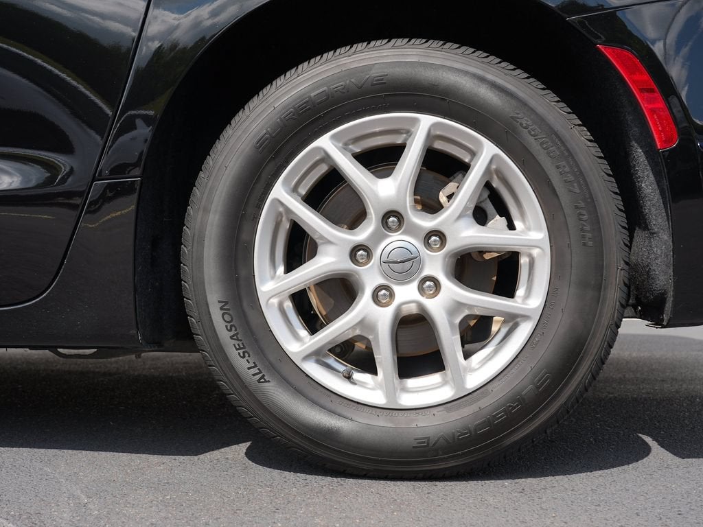 2025 Chrysler Pacifica Select