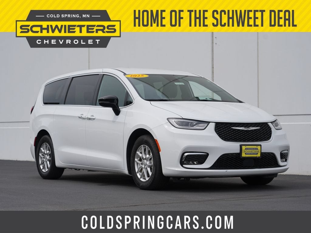 2025 Chrysler Pacifica Select