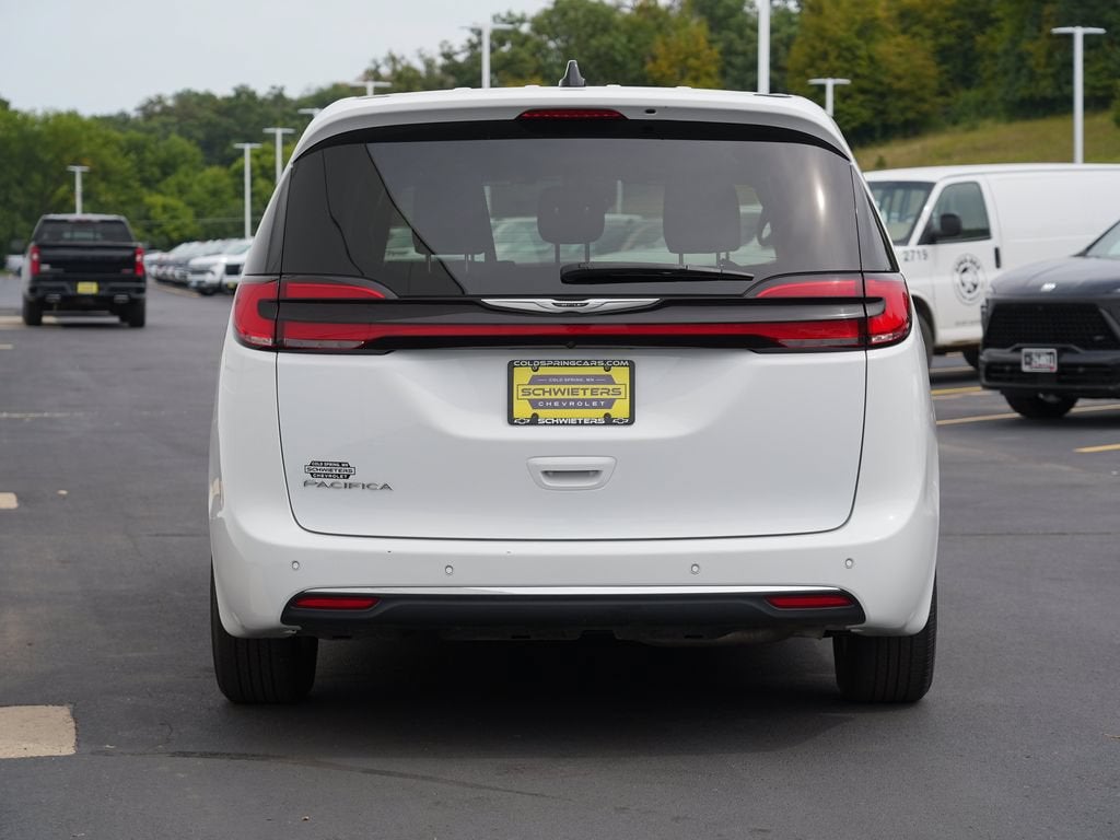 2025 Chrysler Pacifica Select