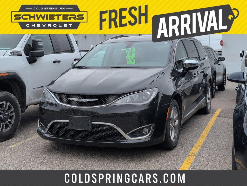2018 Chrysler Pacifica Limited's photo