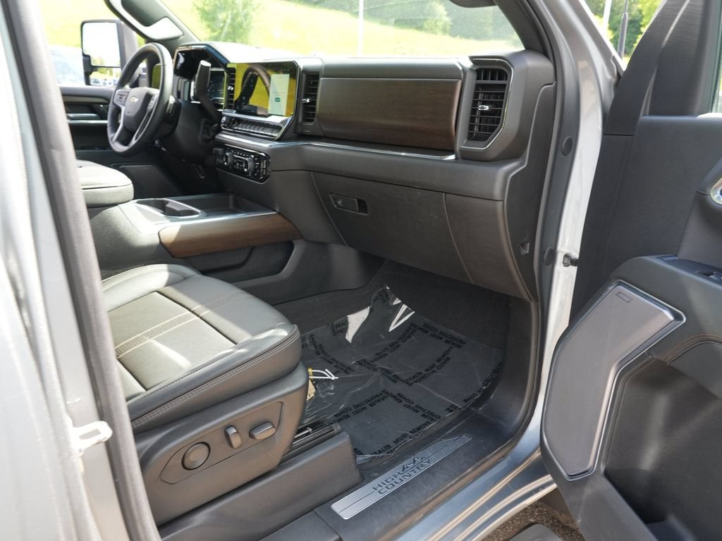2025 Chevrolet Silverado 3500HD High Country - Photo 29