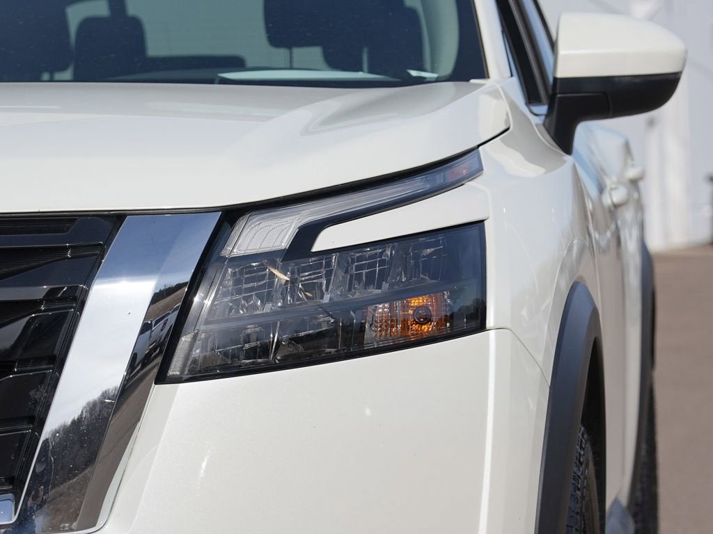 2023 Nissan Pathfinder SV