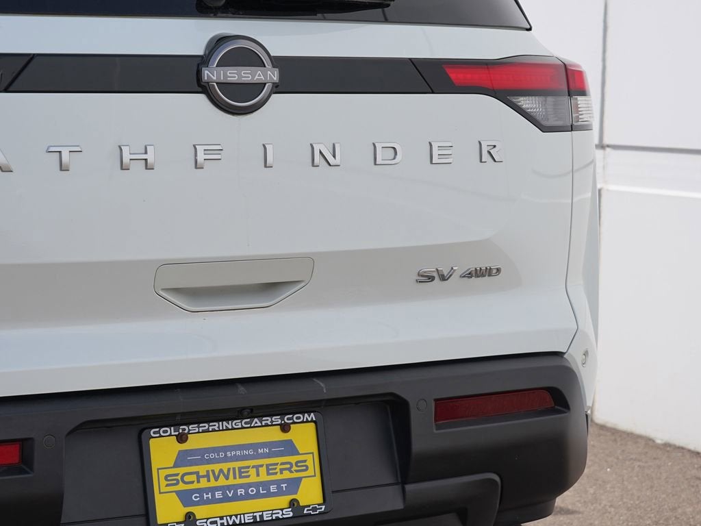 2023 Nissan Pathfinder SV