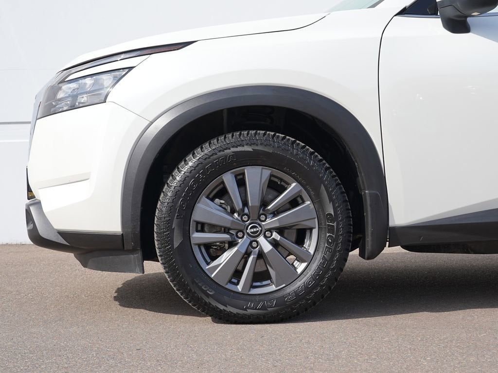 2023 Nissan Pathfinder SV