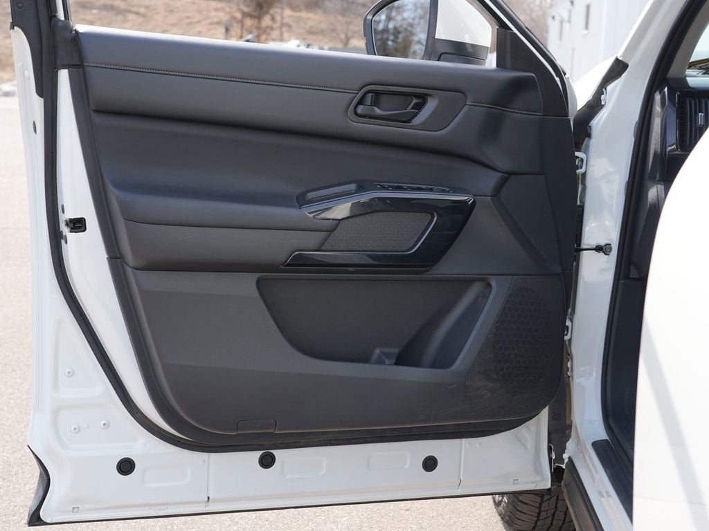 2023 Nissan Pathfinder SV