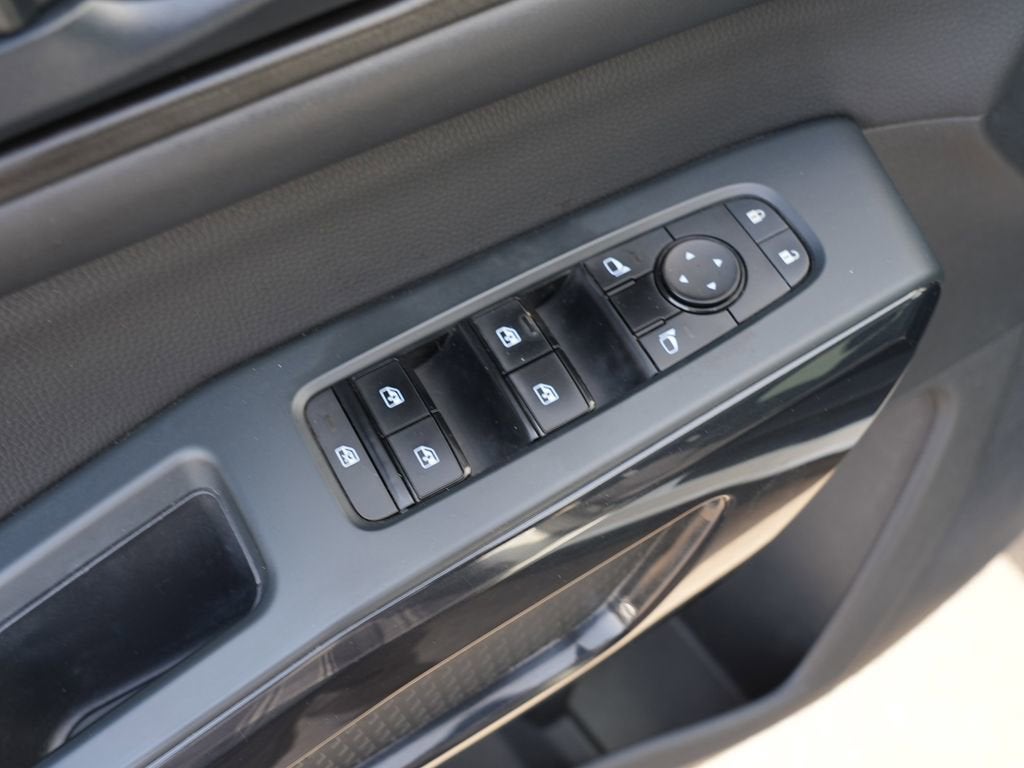 2023 Nissan Pathfinder SV