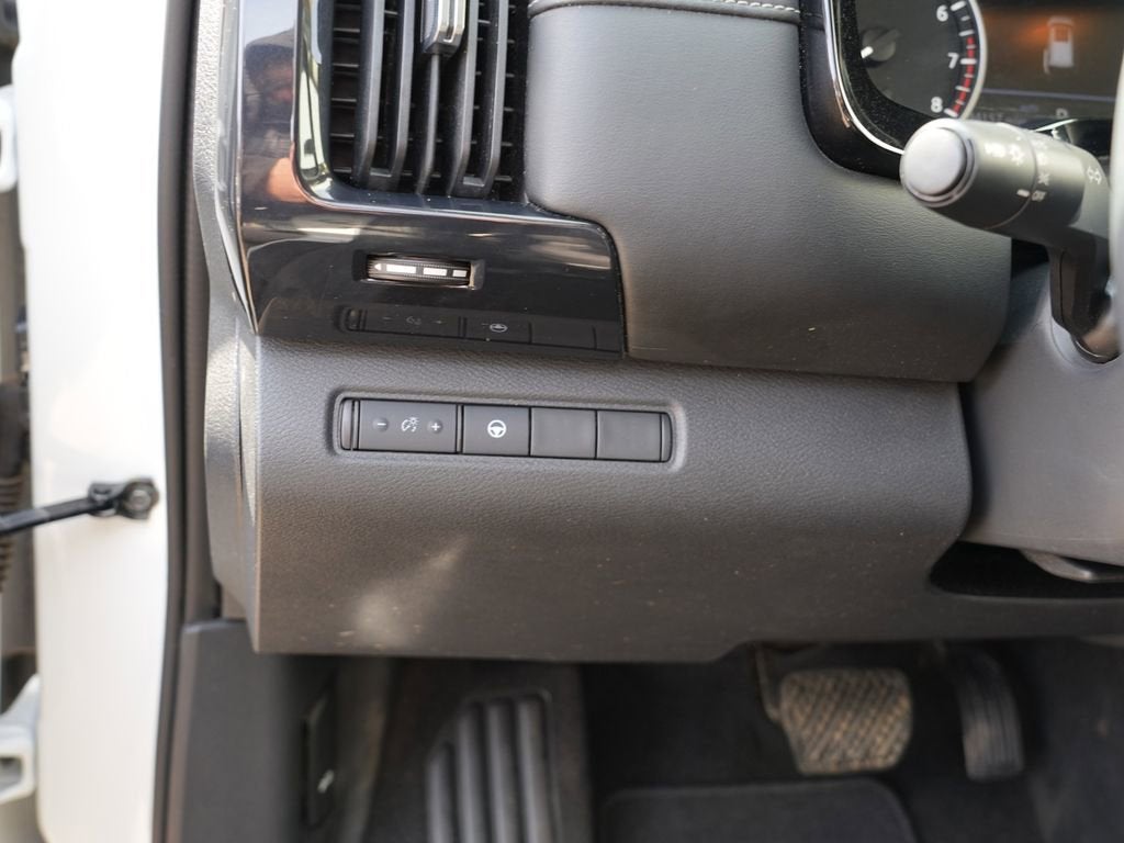 2023 Nissan Pathfinder SV