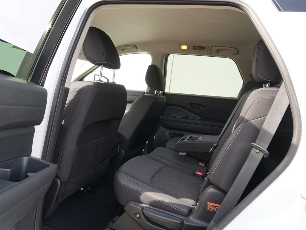 2023 Nissan Pathfinder SV