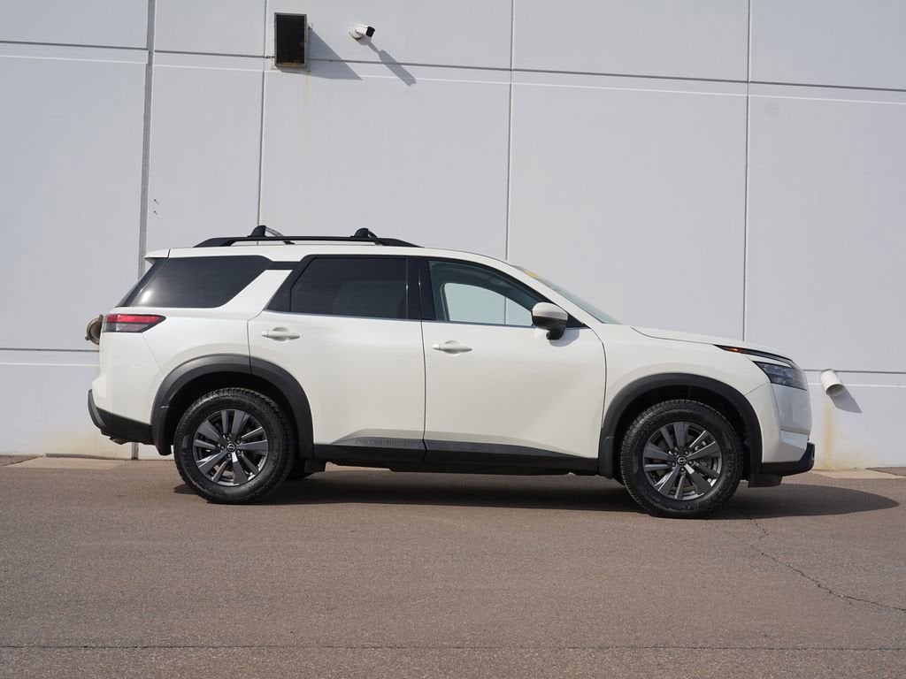 2023 Nissan Pathfinder SV