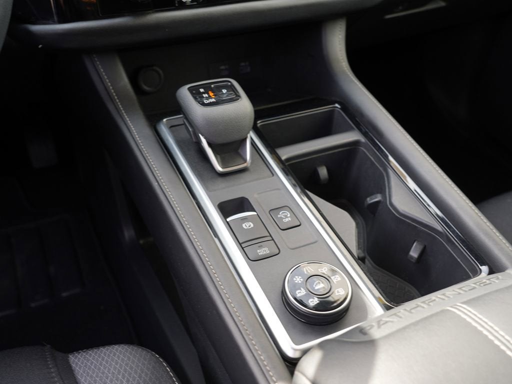 2023 Nissan Pathfinder SV